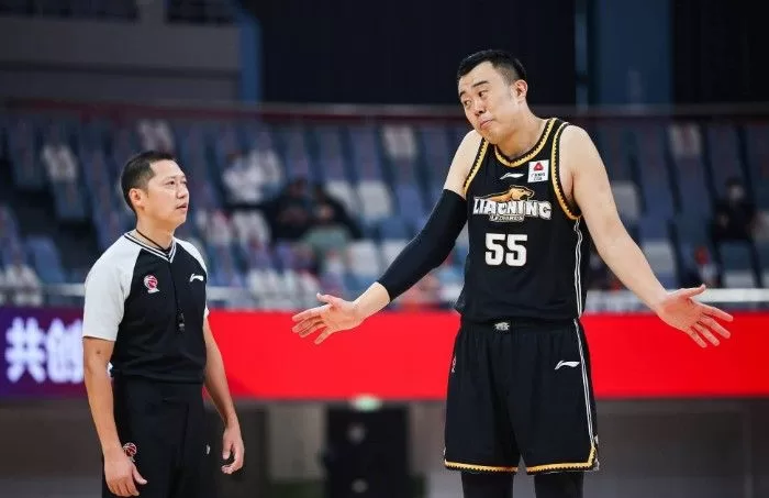 [🏀青岛迎战辽宁：青岛强力双外援争夺二连胜，全华班辽宁主攻实战演练]